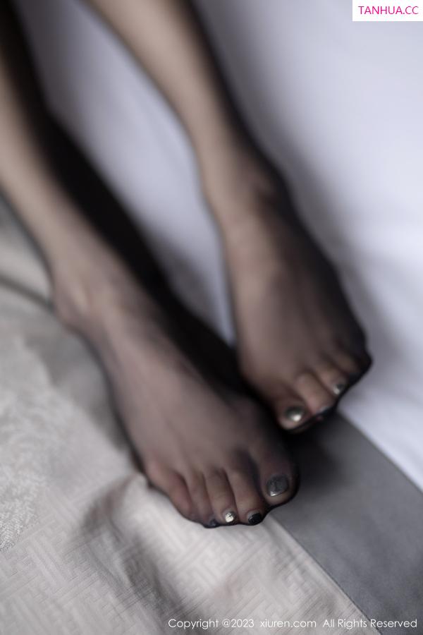 程程程  [XiuRen]高清写真图 2023.01.31 No.6194 程程程- 黑丝短裙第53张图片